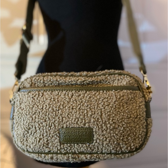 Laundry by Shelli Segal / Faux Sherpa Fleece / Crossbody Bag / Olive Green - Picture 1 of 7